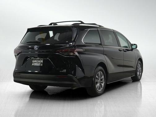 2024 Toyota Sienna LE