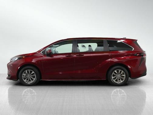 2024 Toyota Sienna LE