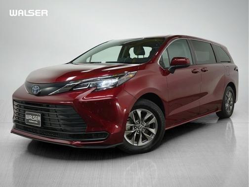 2024 Toyota Sienna LE