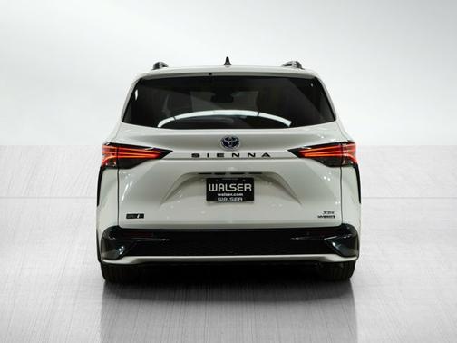 2021 Toyota Sienna LE 8 Passenger