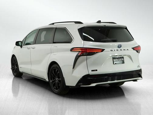 2021 Toyota Sienna LE 8 Passenger