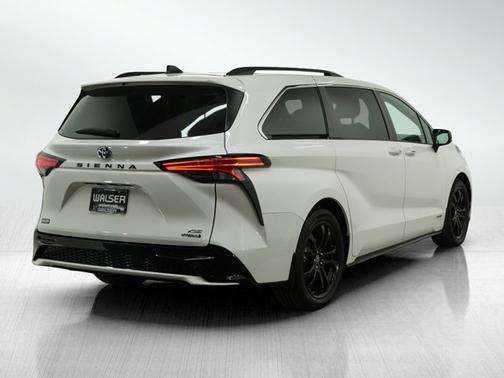 2021 Toyota Sienna LE 8 Passenger