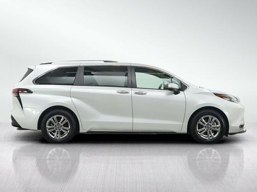 Wind Chill Pearl 2023 Toyota Sienna Platinum