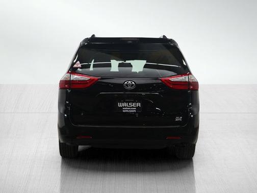 2016 Toyota Sienna XLE