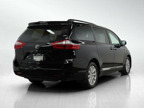 2017 Toyota Sienna XLE Premium