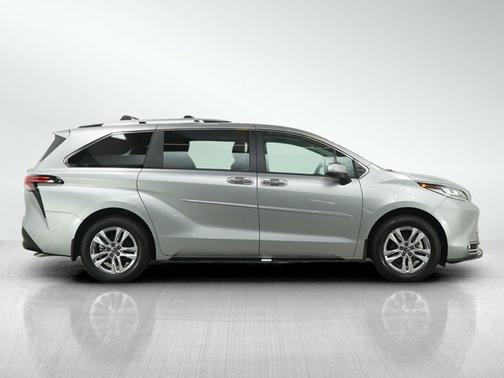Celestial Silver Metallic 2024 Toyota Sienna Limited