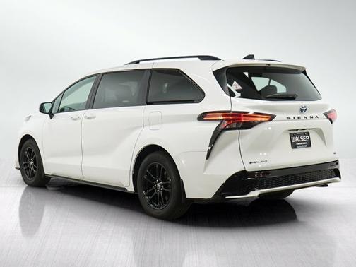 Ice Cap 2025 Toyota Sienna XSE
