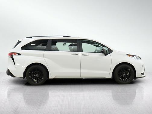 Ice Cap 2025 Toyota Sienna XSE