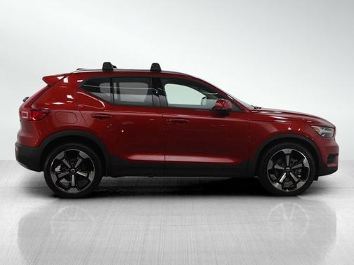 2019 Volvo XC40 Momentum
