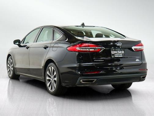 Black 2019 Ford Fusion SE
