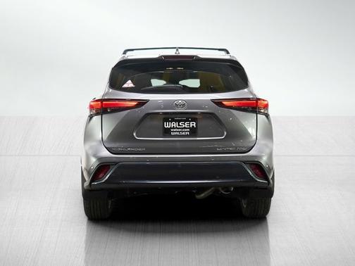 Magnetic Gray Metallic 2025 Toyota Highlander Limited