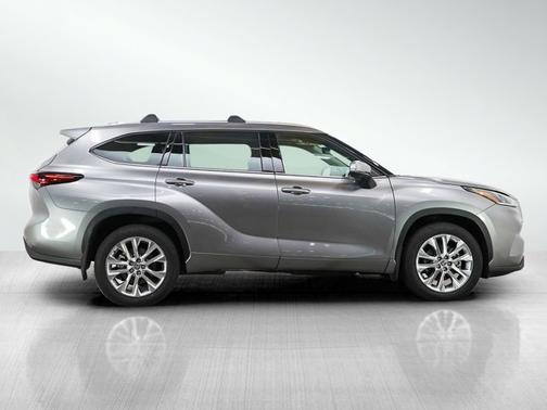 Magnetic Gray Metallic 2025 Toyota Highlander Limited