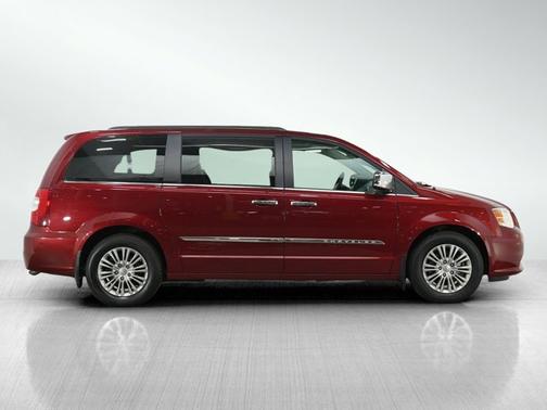 2016 Chrysler Town & Country Touring-L Anniversary Edition