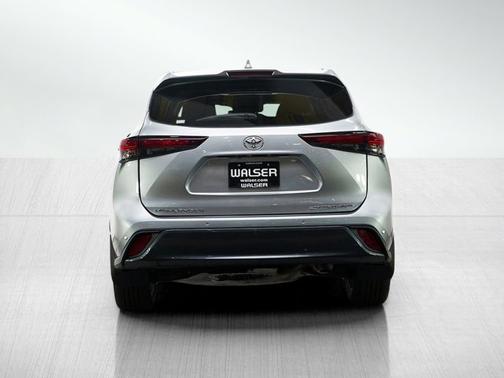 Celestial Silver Metallic 2024 Toyota Highlander Limited