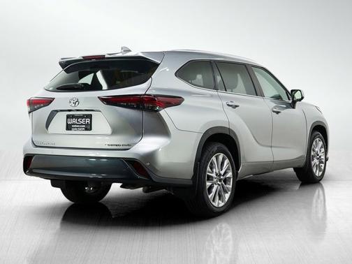 Celestial Silver Metallic 2024 Toyota Highlander Limited