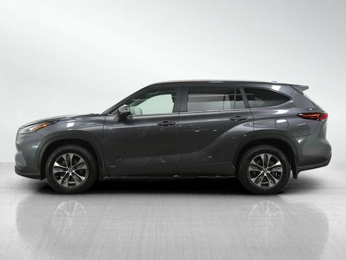 Magnetic Gray Metallic 2024 Toyota Highlander Hybrid XLE