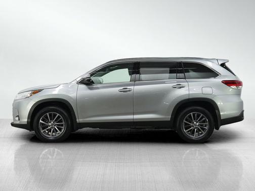 Celestial Silver Metallic 2019 Toyota Highlander XLE