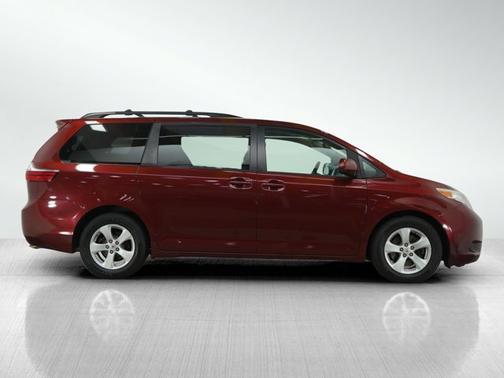 2016 Toyota Sienna LE