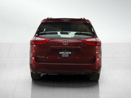 2016 Toyota Sienna LE