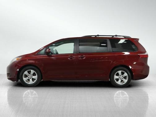 2016 Toyota Sienna LE