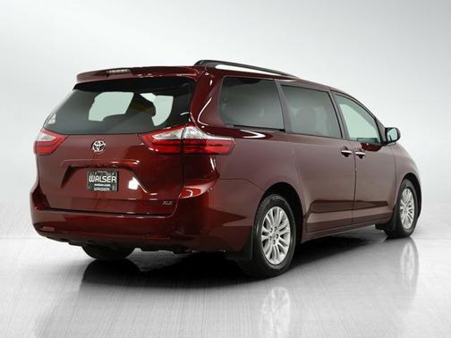 2017 Toyota Sienna XLE