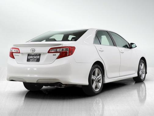 Super White 2013 Toyota Camry SE