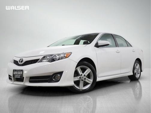 Super White 2013 Toyota Camry SE