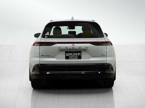 2025 Toyota Crown Signia XLE