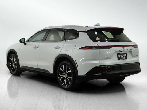 2025 Toyota Crown Signia XLE