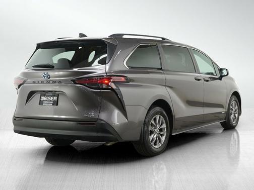 2021 Toyota Sienna LE 8 Passenger