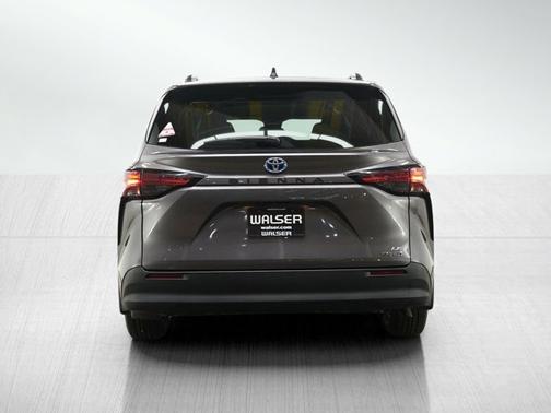 2021 Toyota Sienna LE 8 Passenger