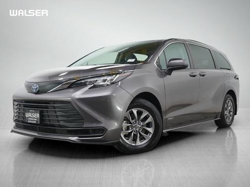 2021 Toyota Sienna LE 8 Passenger