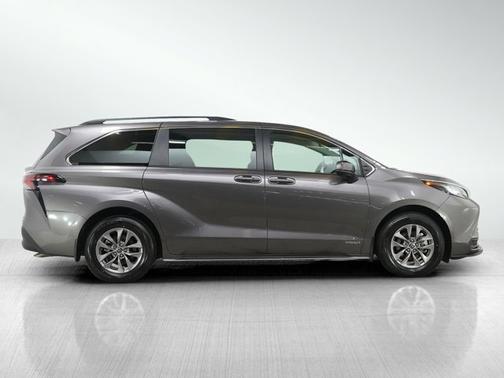 2021 Toyota Sienna LE 8 Passenger