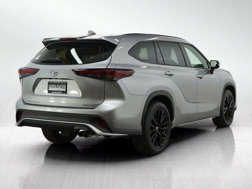 Celestial Silver Metallic 2025 Toyota Highlander XSE