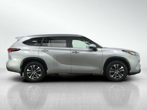 2025 Toyota Highlander XLE