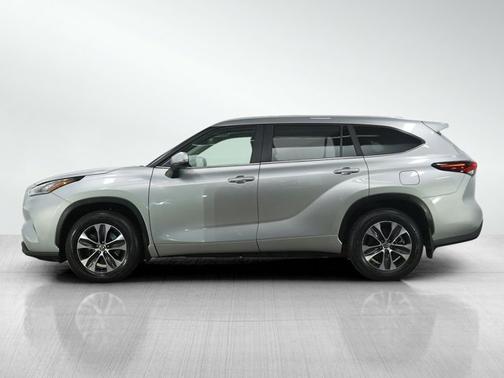 2025 Toyota Highlander XLE
