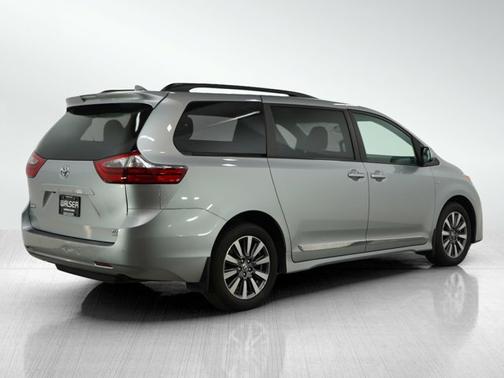 2020 Toyota Sienna XLE