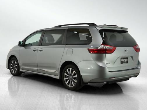 2020 Toyota Sienna XLE