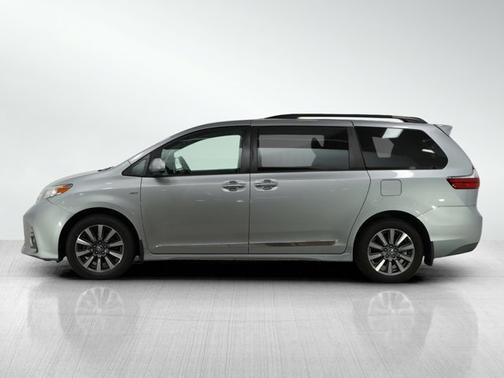 2020 Toyota Sienna XLE