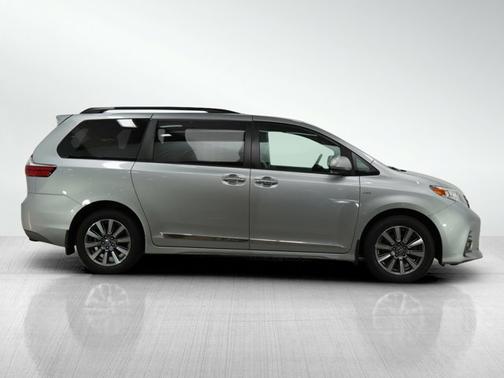 2020 Toyota Sienna XLE