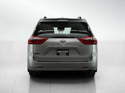 2020 Toyota Sienna XLE