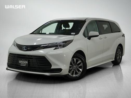 2024 Toyota Sienna LE