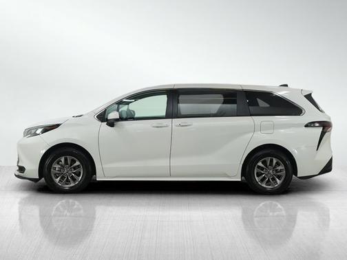 2024 Toyota Sienna LE