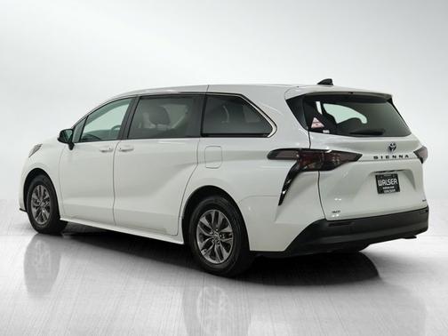 2024 Toyota Sienna LE