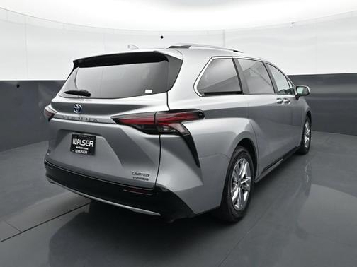 Celestial Silver Metallic 2024 Toyota Sienna Limited