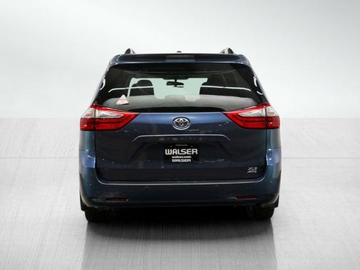 Shoreline Blue Pearl 2017 Toyota Sienna XLE