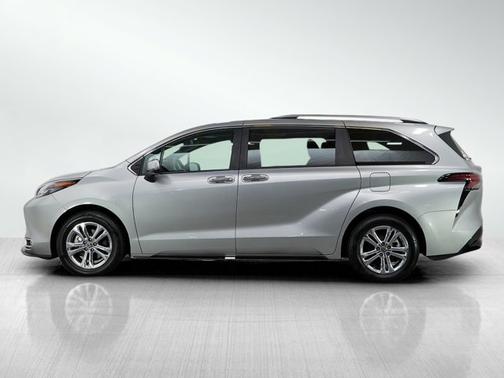 2024 Toyota Sienna Platinum