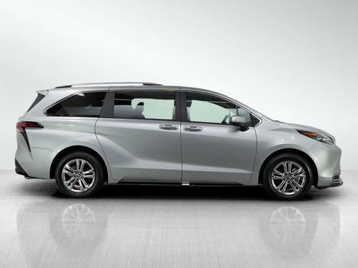2024 Toyota Sienna Platinum
