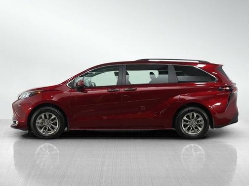 2024 Toyota Sienna XLE