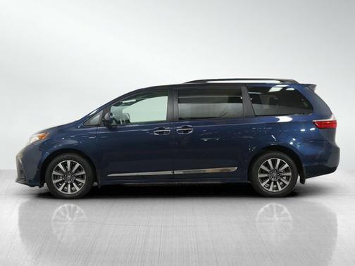 2019 Toyota Sienna LE